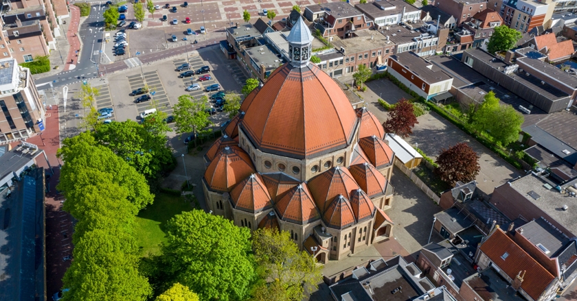 Agathakerk-luchtfoto-Shutterstock (1)