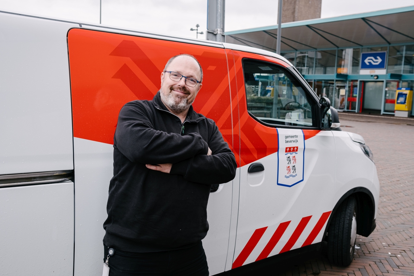 Foto Peter bij bus - homepage